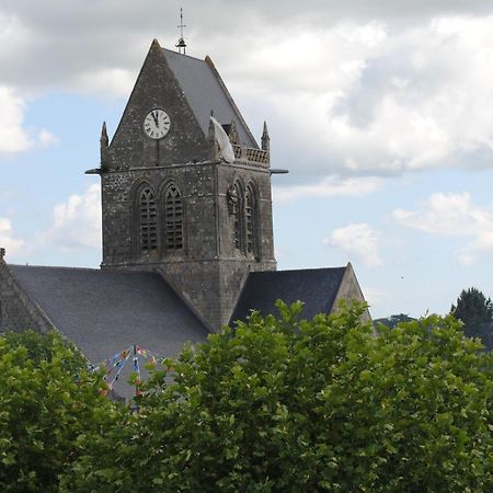Gite De La Place De L'Eglise Sainte-Mère-Église Kültér fotó