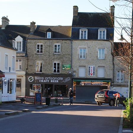 Gite De La Place De L'Eglise Sainte-Mère-Église Kültér fotó