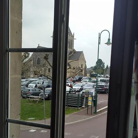 Gite De La Place De L'Eglise Sainte-Mère-Église Kültér fotó