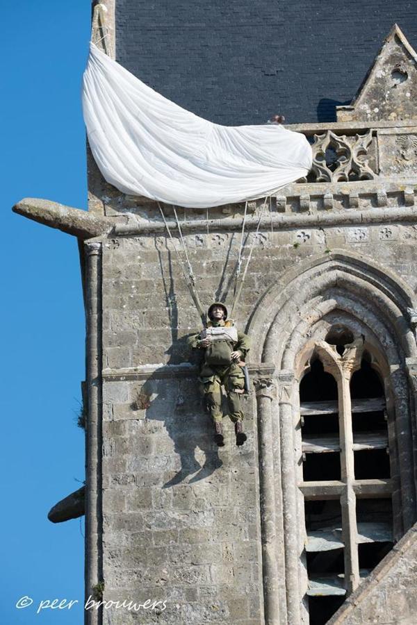 Gite De La Place De L'Eglise Sainte-Mère-Église Kültér fotó