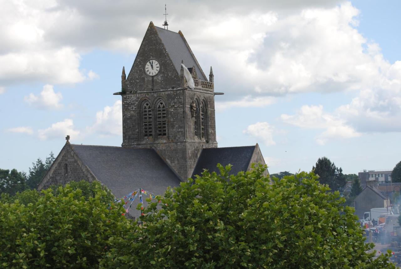 Gite De La Place De L'Eglise Sainte-Mère-Église Kültér fotó