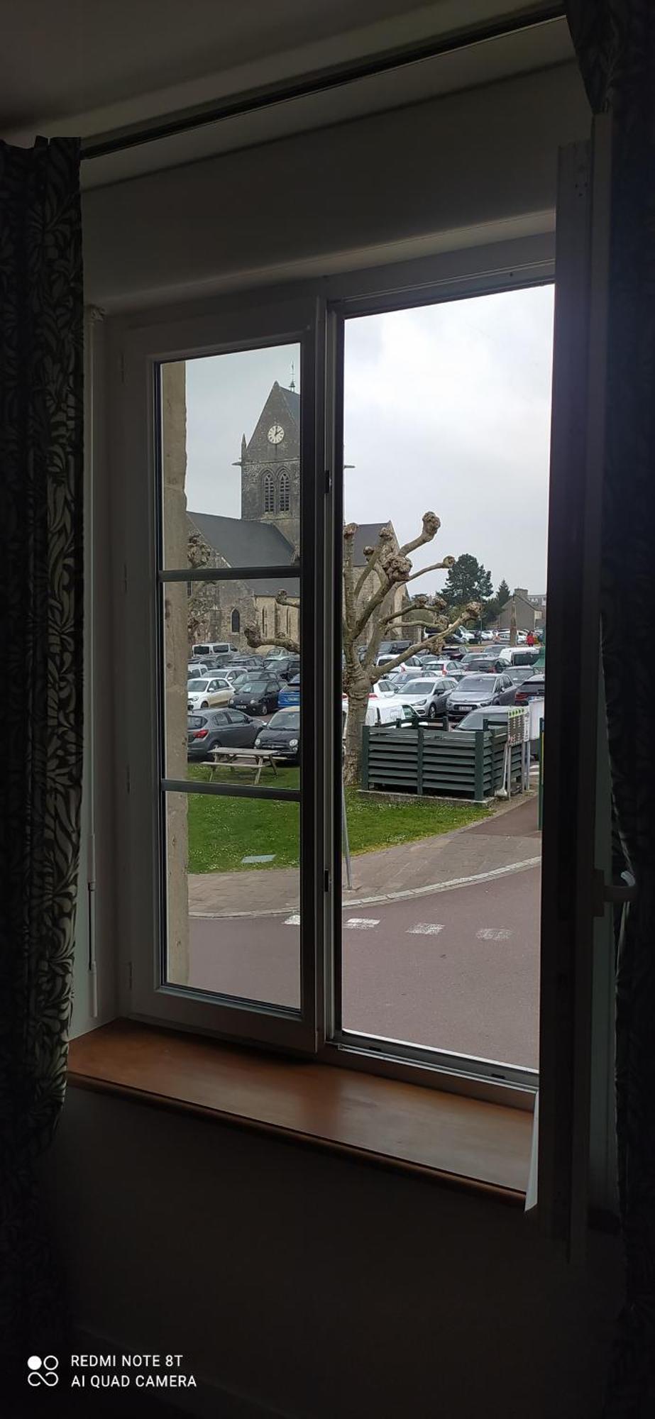 Gite De La Place De L'Eglise Sainte-Mère-Église Kültér fotó
